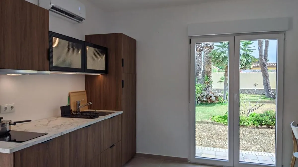 נובו סנקטי פטרי 2-Person Studio, Private Splash Pool, 5 Min Beach