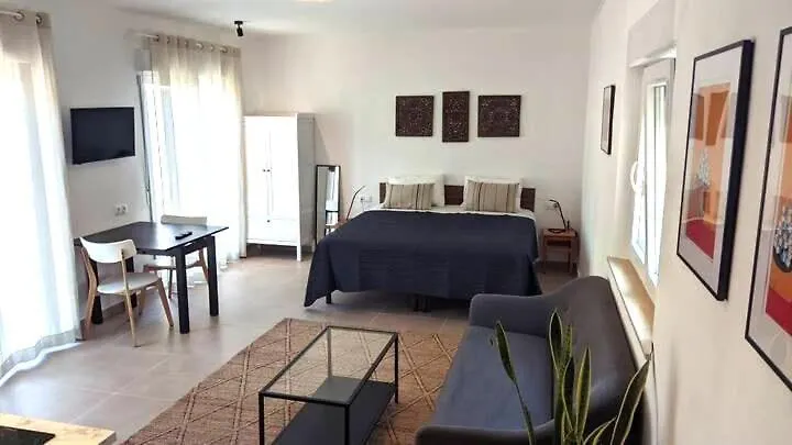 בקתה נובו סנקטי פטרי 2-Person Studio, Private Splash Pool, 5 Min Beach
