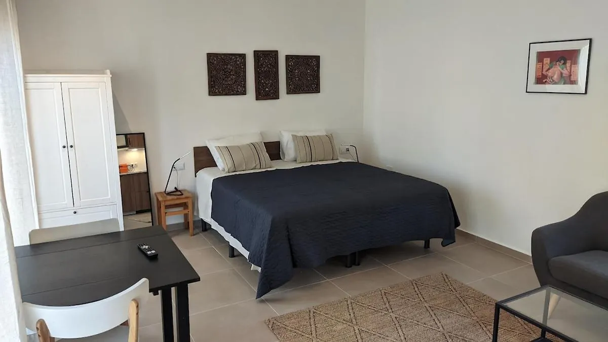 2-Person Studio, Private Splash Pool, 5 Min Beach نوفو سانكتي بيتري 0*,