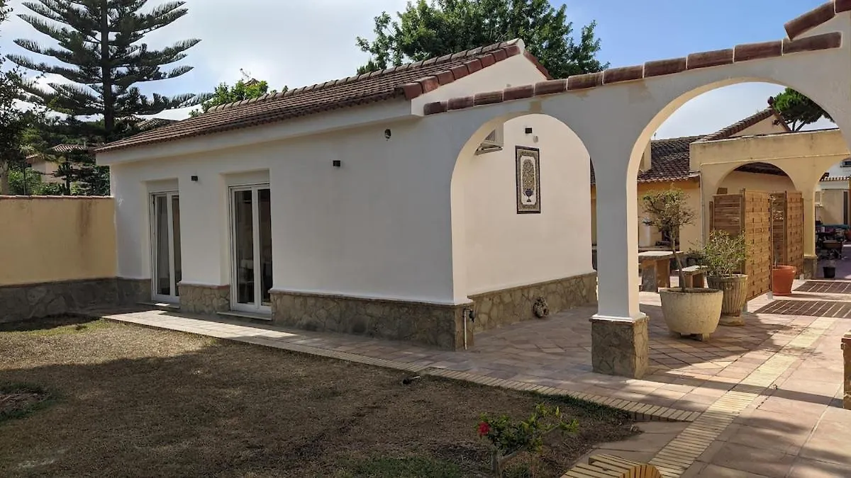 נובו סנקטי פטרי 2-Person Studio, Private Splash Pool, 5 Min Beach בקתה