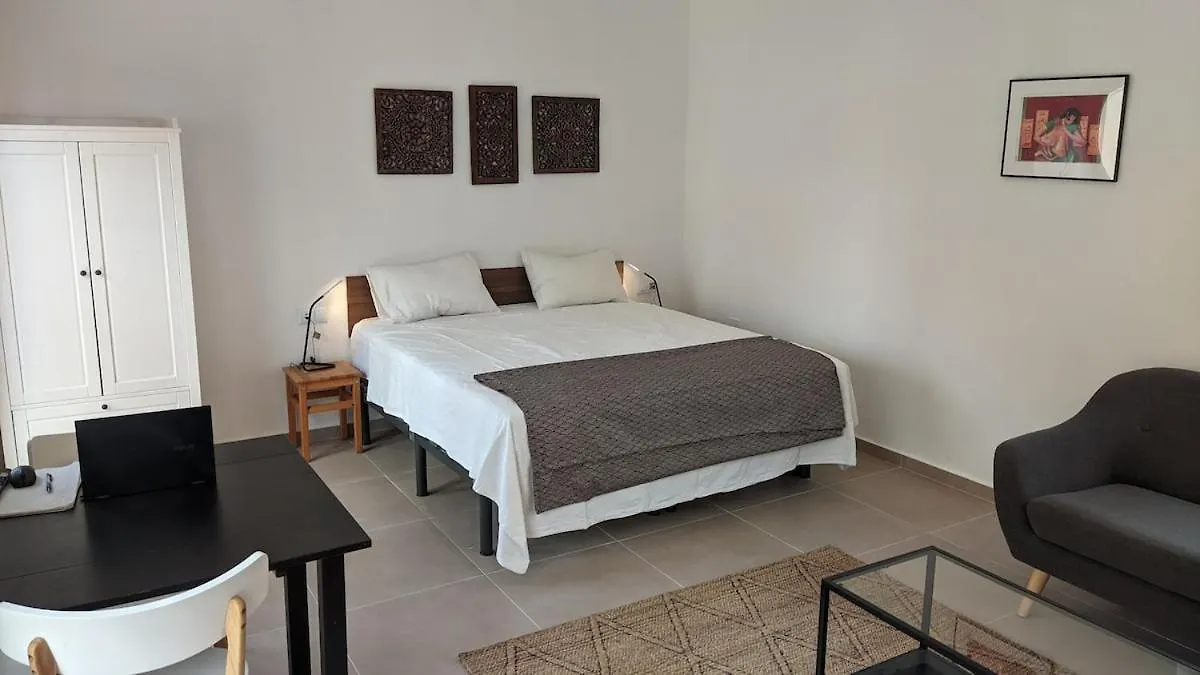 נובו סנקטי פטרי 2-Person Studio, Private Splash Pool, 5 Min Beach בקתה נובו סנקטי פטרי