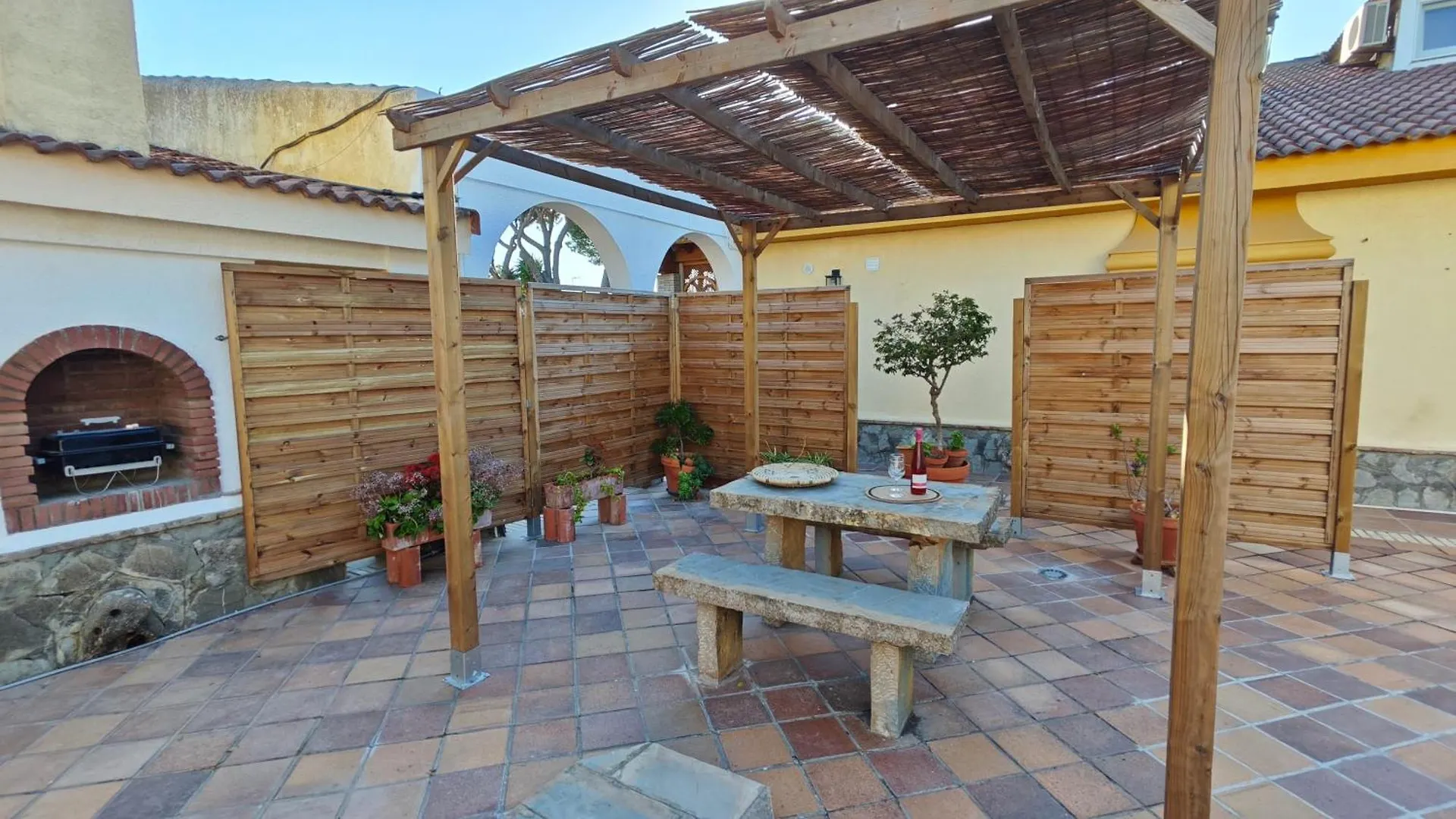 בקתה נובו סנקטי פטרי 2-Person Studio, Private Splash Pool, 5 Min Beach
