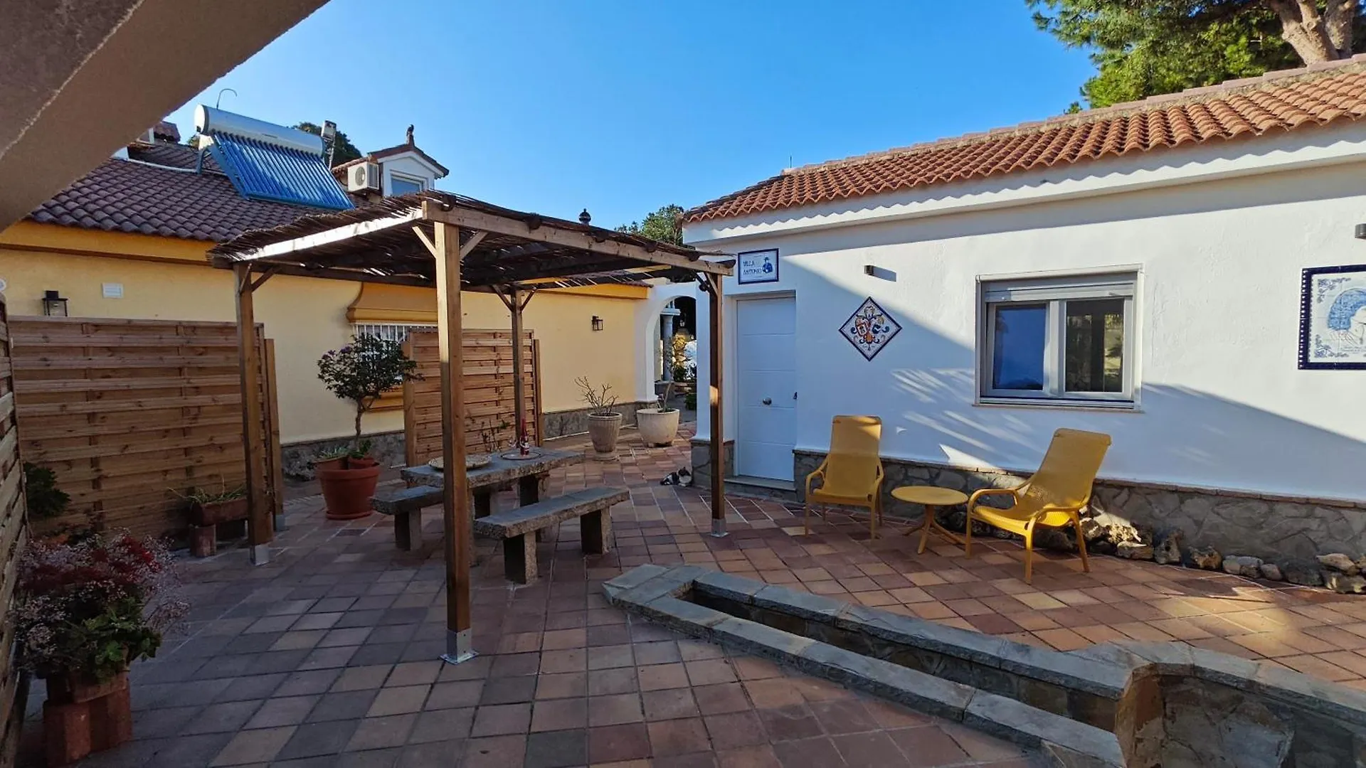 נובו סנקטי פטרי 2-Person Studio, Private Splash Pool, 5 Min Beach ספרד